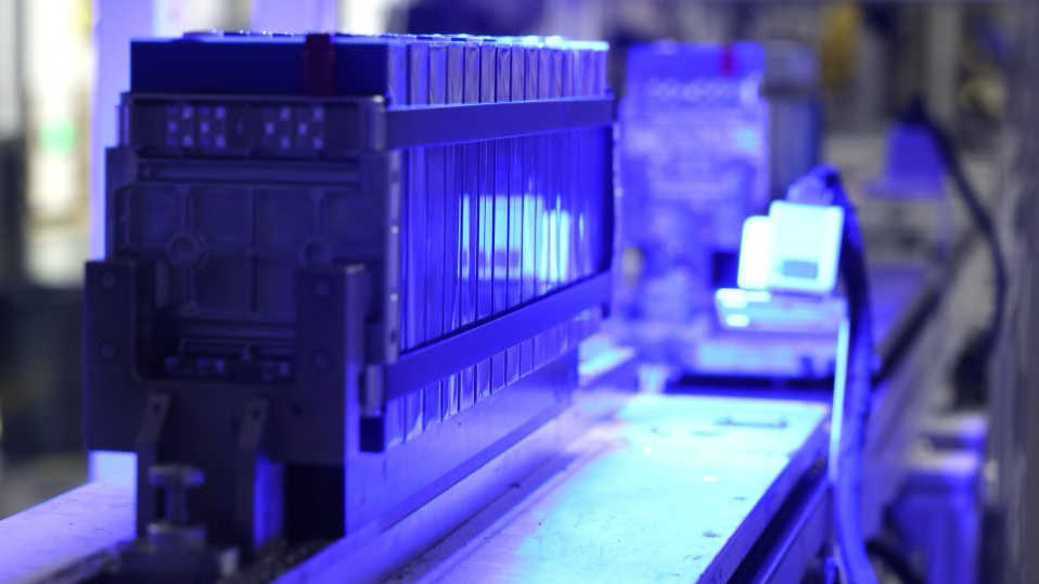  面对市场波动焦虑吗？解析创维如何通过AI与能源布局化解增长瓶颈 情感心理