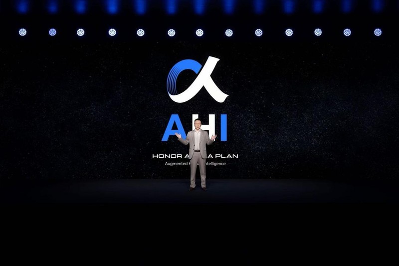  一口气发布机器人手机、折叠屏新旗舰、人形机器人，李健MWC炸场：荣耀要让AI长出手脚 新闻 一口气发布机器人手机、折叠屏新旗舰、人形机器人，李健MWC炸场：荣耀要让AI长出手脚 新闻