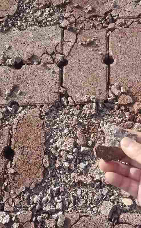  通车不到半年，吉林红旗大桥人行道地砖大面积碎裂，建设单位：受融雪剂影响导致，已修复完毕 新闻