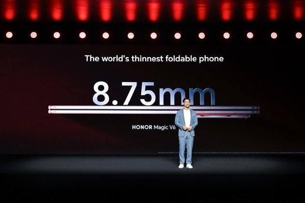  荣耀MWC火力全开：机器人手机颠覆形态，联手阿莱ARRI重写移动影像规则 新闻 荣耀MWC火力全开：机器人手机颠覆形态，联手阿莱ARRI重写移动影像规则 新闻