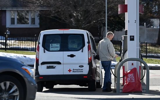  中东导弹呼啸，全球经济承压；能源通道受阻，代价层层传导。 股票财经 中东导弹呼啸，全球经济承压；能源通道受阻，代价层层传导。 股票财经