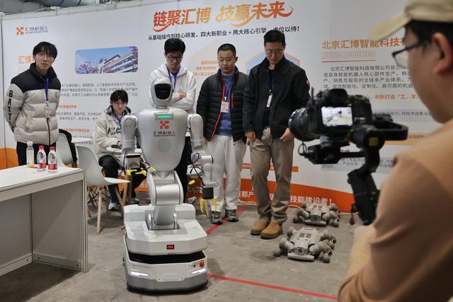  北京春季招聘盛会火热开启，高新技术岗位占据主导地位。 新闻 北京春季招聘盛会火热开启，高新技术岗位占据主导地位。 新闻