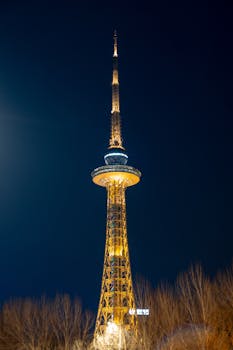  阿尔金山风雪中，铁轨守护者的日常坚守。 新闻