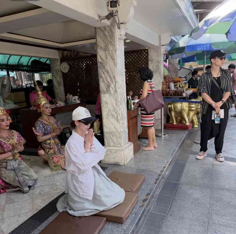  爱是双向奔赴的底气：从曼谷祈愿看戚薇李承铉的幸福密码 情感心理