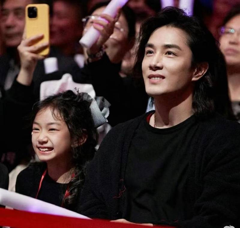  爱是双向奔赴的底气：从曼谷祈愿看戚薇李承铉的幸福密码 情感心理