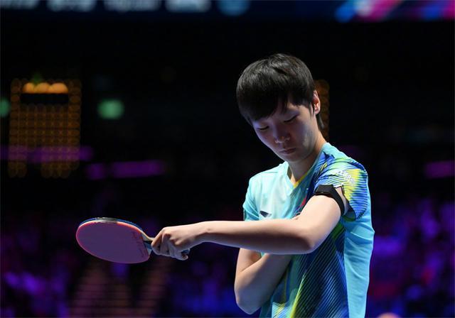  【技术解析】王曼昱晋级之路：削球消耗战中的体能困局与战术应对 体育新闻 【技术解析】王曼昱晋级之路：削球消耗战中的体能困局与战术应对 体育新闻