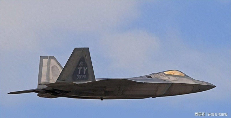  【深度解析】从气球事件到三机迭代：歼-36如何撕开五代机神话的技术壁垒 新闻