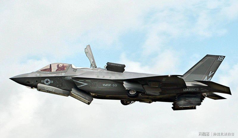  【深度解析】从气球事件到三机迭代：歼-36如何撕开五代机神话的技术壁垒 新闻