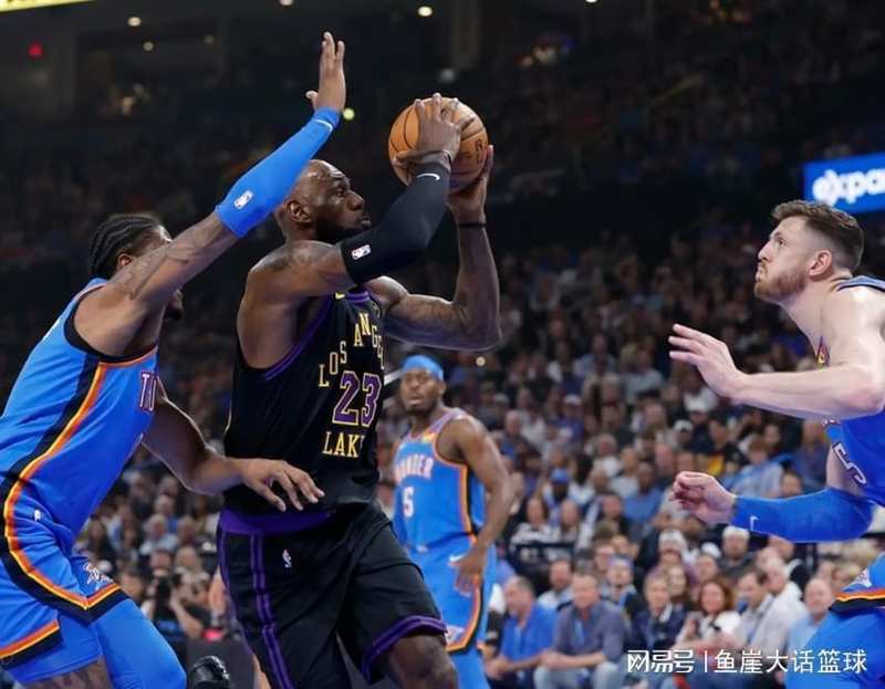  【深度复盘】雷霆碾压式胜利背后的战术解析：湖人与东契奇的双重困境 体育新闻
