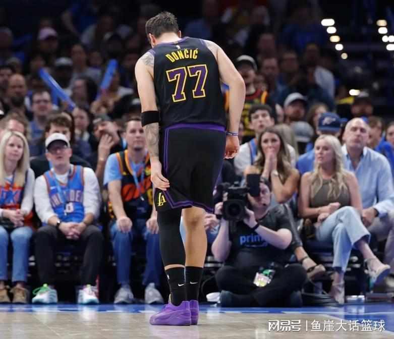  【深度复盘】雷霆碾压式胜利背后的战术解析：湖人与东契奇的双重困境 体育新闻