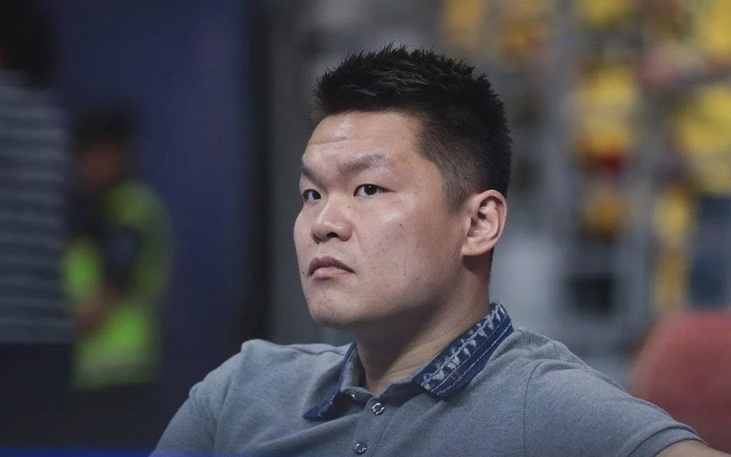  【深度复盘】朱芳雨的“组合拳”：从NBA传奇球迷到名宿出山，广东宏远的温情与野心 体育新闻